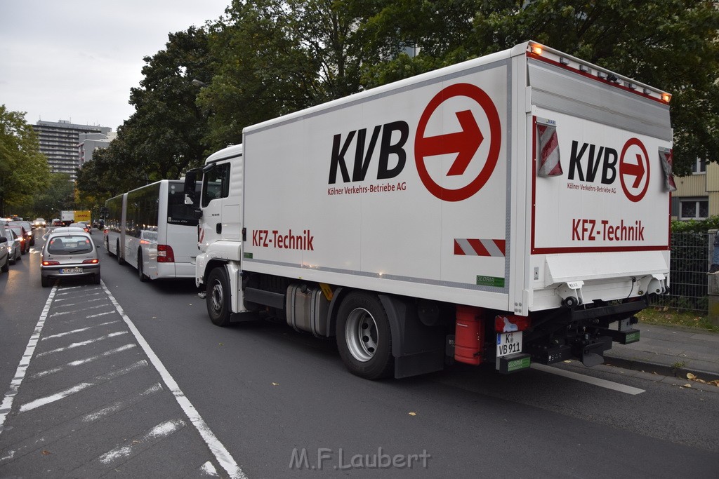 VU Bus Pkw Koeln Porz Gremberghoven Steinstr Konrad Adenauerstr P61.JPG - Miklos Laubert